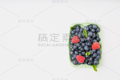 成熟多汁的新鲜蓝莓