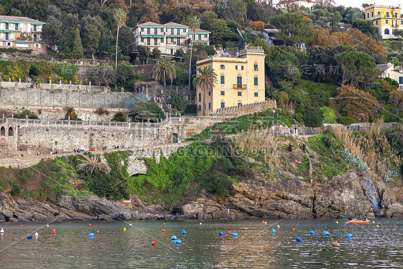 Sestri Levante，寂静海湾冬季黄昏全景。彩色图像