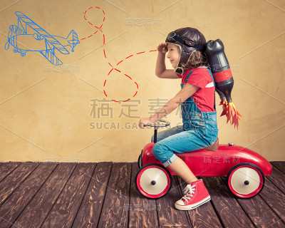 孩子在家里玩喷气背包