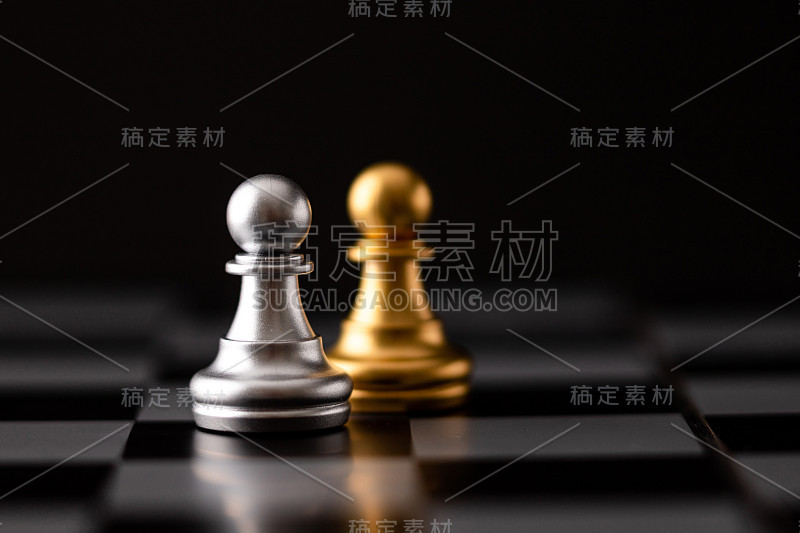 棋盘上的金筹码和银筹码