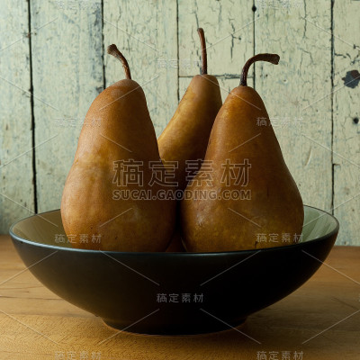 梨在碗里