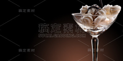 蛋白糖饼和巧克力