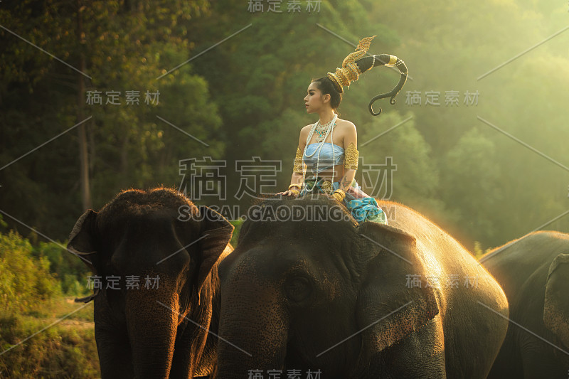 穿着传统服装的泰国女人