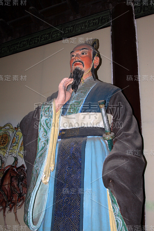 寺庙中的人物雕塑
