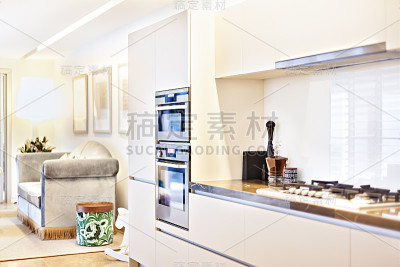 现代厨房室内白天与阳光照明