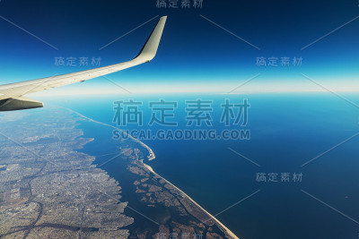 长岛东海岸鸟瞰图。火岛的罗伯特摩西州立公园。典型的岛屿和海滩景观。美国