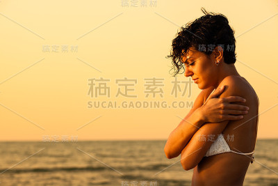 海滩上的女人