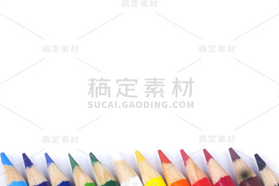 彩色铅笔孤立在白色背景