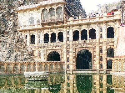 水源附近的古建筑