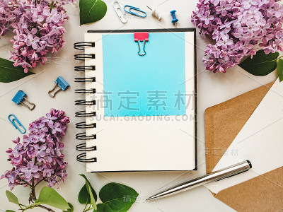 空白的记事本页，你的祝贺信息