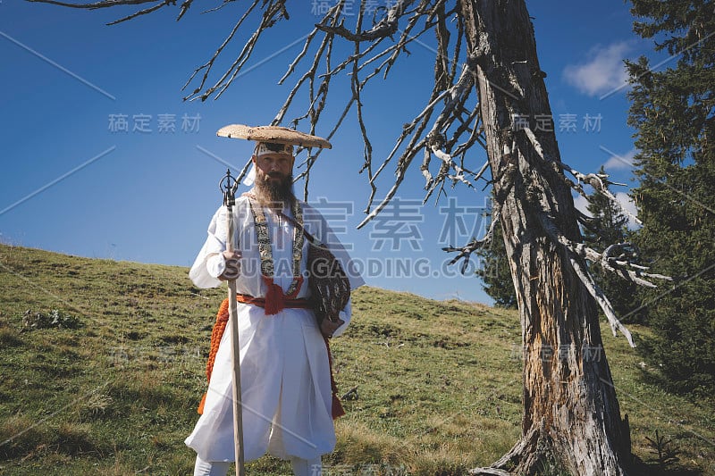 欧洲修根道和尚徒步旅行在奥地利山脉，奥地利，Ötscher