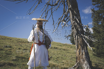 欧洲修根道和尚徒步旅行在奥地利山脉，奥地利，Ötscher