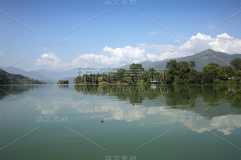 Phewa Lake, Phewa Tal或Fewa Lake是尼泊尔的一个淡水湖，位于博卡拉山谷南