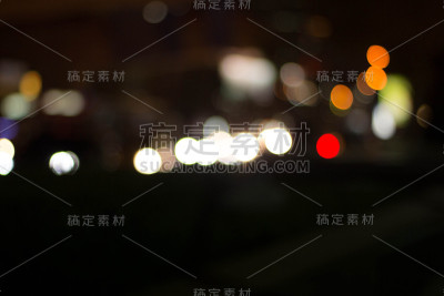 以城市为背景的散景夜景花园