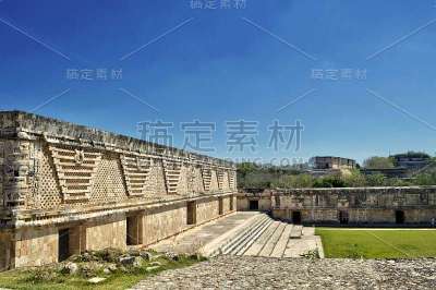 尤卡坦半岛乌克斯马尔考古区修女方庭的景象。美丽的旅游区。联合国教科文组织世界遗产。