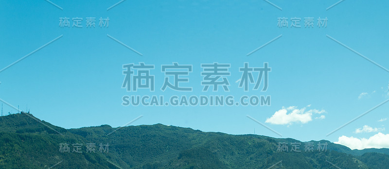 壮观的山全景