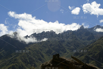 落基山脉与云