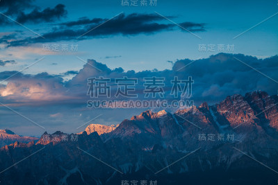 山,白云石山脉