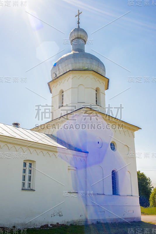 圣乔治(尤里耶夫)修道院，俄罗斯最古老的修道院。它是世界遗产诺夫哥罗德及其周边历史遗迹的一部分。