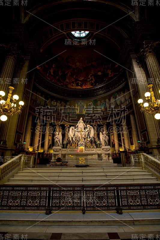 Eglise de la Madeleine的室内设计和建筑细节