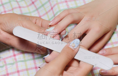 应用修指甲