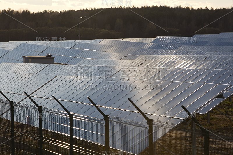 户外太阳能板农场