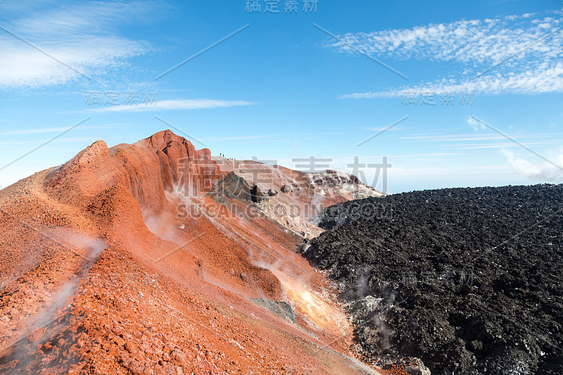 俄罗斯堪察加半岛的阿瓦钦斯基火山。阿瓦查河和纳利切夫河交汇处的活火山，位于彼得罗巴甫洛夫斯克-堪察茨