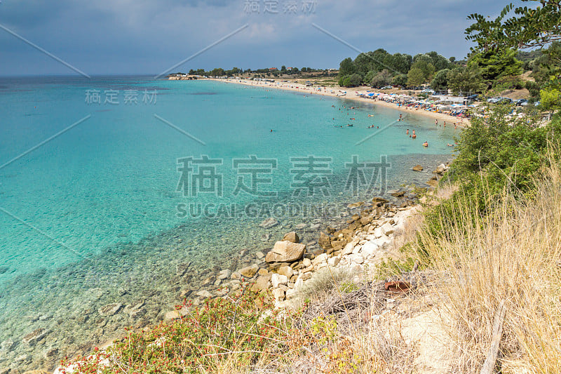 希腊查尔基迪基西托尼亚半岛的阿吉奥斯约阿尼斯海滩全景