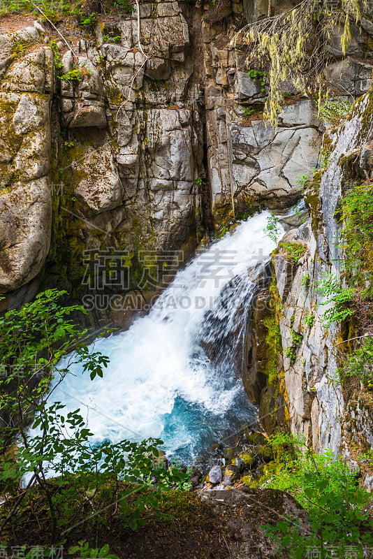 克里斯蒂安瀑布区，雷尼尔山。