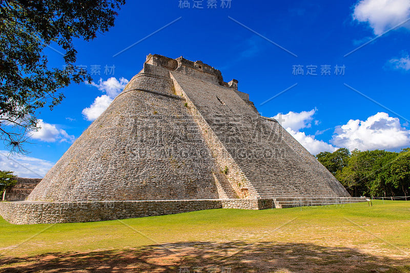 魔术师金字塔，中美洲阶梯金字塔，Uxmal，一个古典时期的古玛雅城市。联合国教科文组织世界遗产