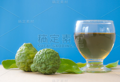佛手柑和茶。