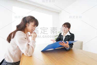女人出差了