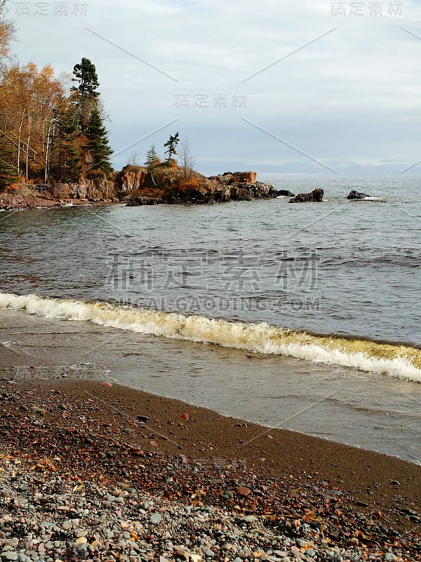 苏必利尔湖和明尼苏达州北岸的秋天风景