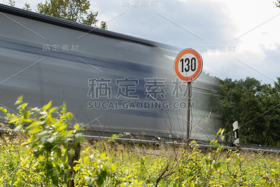 德国高速公路的限速标志130