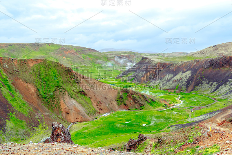 美妙的冰岛的自然。南冰岛的五彩蒸汽谷。Reykjadalur山谷。冰岛、欧洲