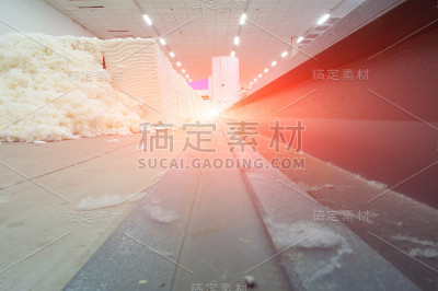 车间有纺织设备