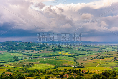 夏天的托斯卡纳乡村