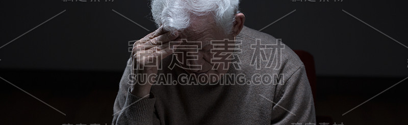 绝望的高级人
