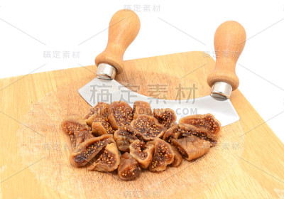 用摇摆刀切碎干软无花果