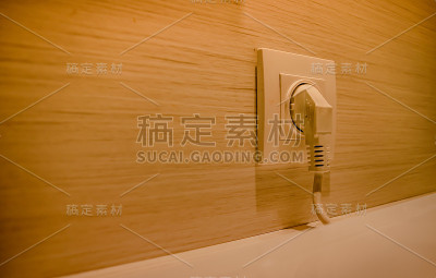 电动墙壁插座