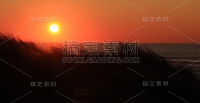 葡萄牙阿威罗海滩上的日落