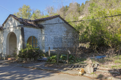 因违约而被毁的老房子