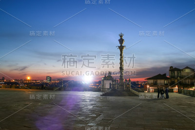 波尔图大教堂的背光示众。