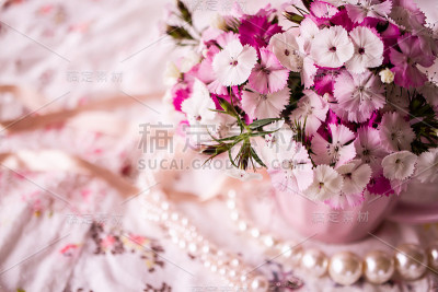 花织物和粉红色的花