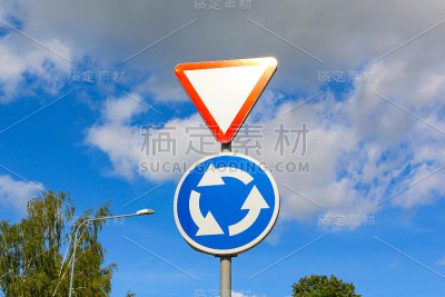 交通标志;优先级和旋转