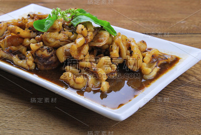 鱿鱼。黑椒蒜茸炒鱿鱼