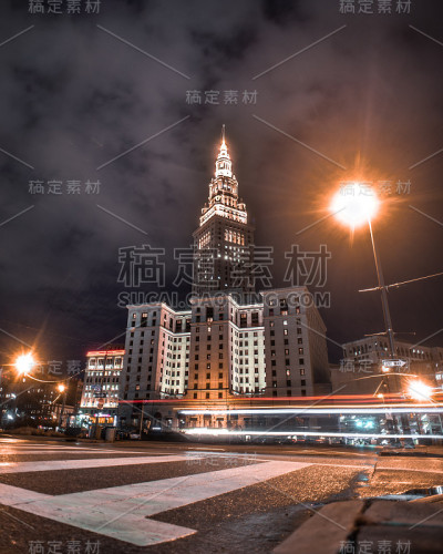 俄亥俄州克利夫兰市多云之夜的航站楼