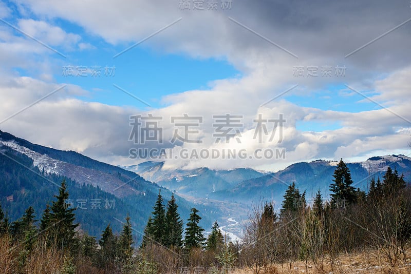 喀尔巴阡山顶冬季美景