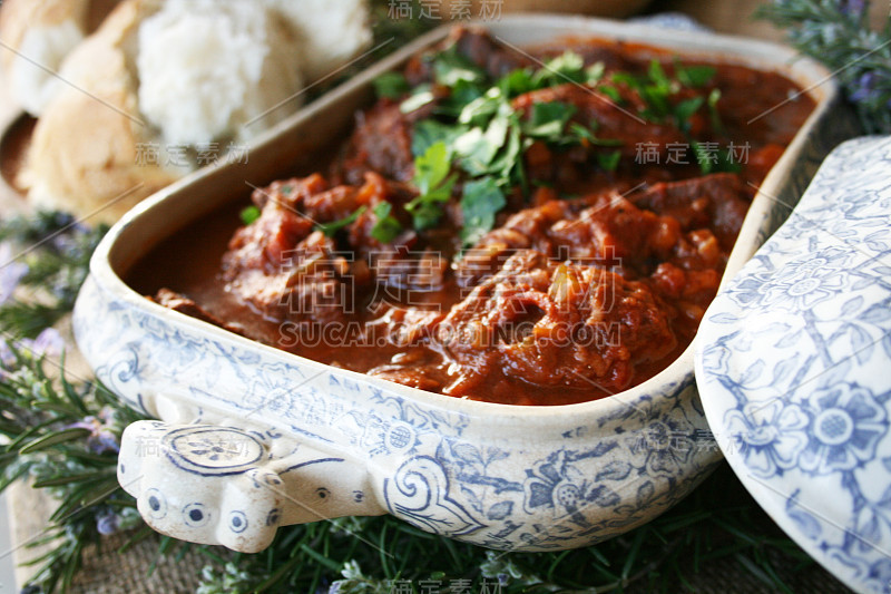 乡村炖牛肉-牛肉砂锅-慢炖牛肉-家常炖牛肉