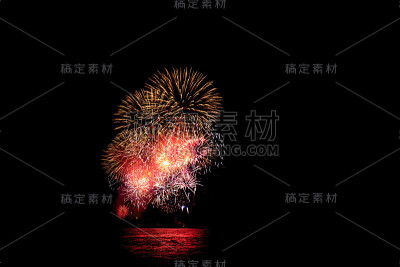 孤立的烟花的图片
